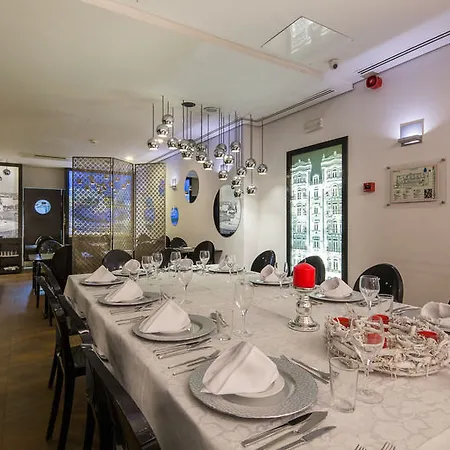 Expo Astoria מלון